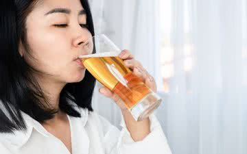 Beber demais durante muito tempo pode encolher as células cerebrais - iStock