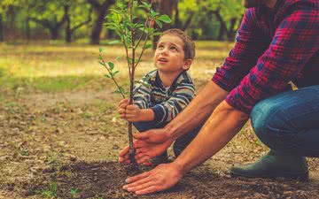 Estudos já mostraram que a poluição sonora e atmosférica impacta negativamente o desenvolvimento infantil - iStock