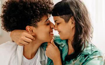 Mulheres devem se proteger ao fazer sexo oral uma na outra? - iStock