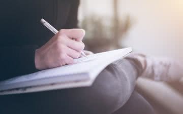 Papel e lápis podem trazer muitos benefícios para o cérebro - iStock
