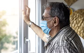 A pandemia destacou a gravidade das lacunas existentes nas políticas para o envelhecimento saudável - iStock